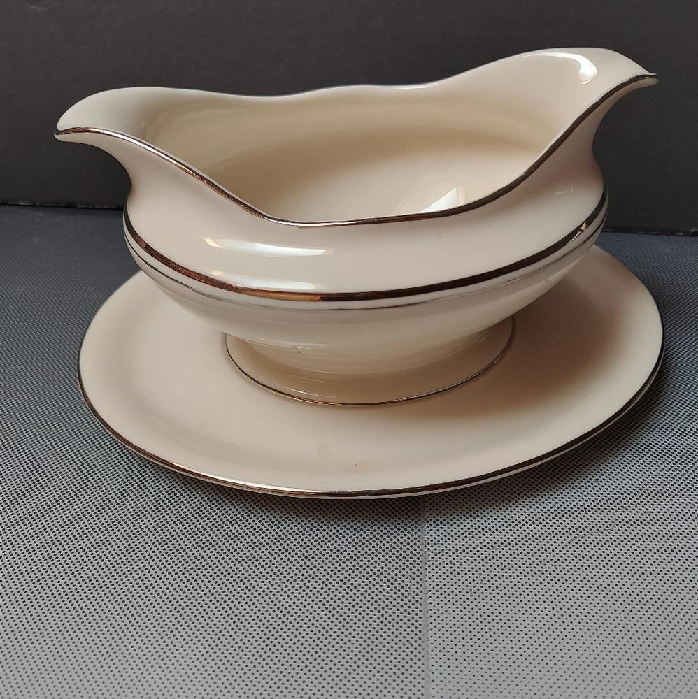 Castleton severn platinum ring gray bowl
